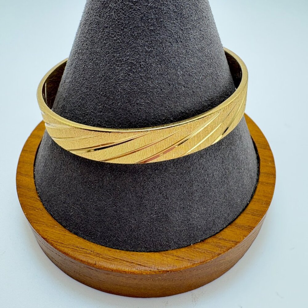 Monet Textured Twist Design Bangle Bracelet Gold Tone Size 7.5" FIt